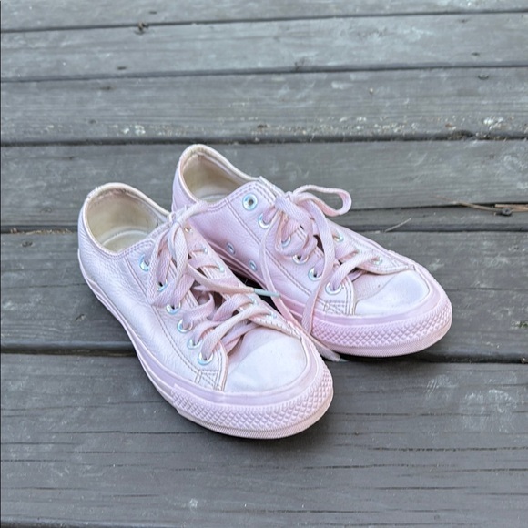 Converse pink iridescent, leather sneakers, size women’s 7 - Picture 1 of 6